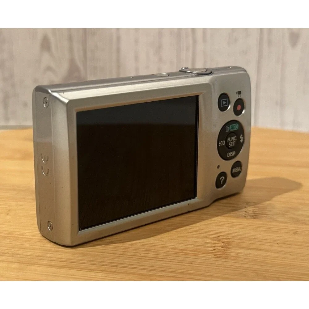 Canon PowerShot ELPH 135 16MP Digital Camera Silver Battery, Charger Etc. Clean